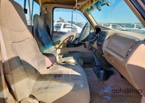 1997 Ford Ranger z USA, uszkodzony, nr VIN 1FTCR10A5VTA72397